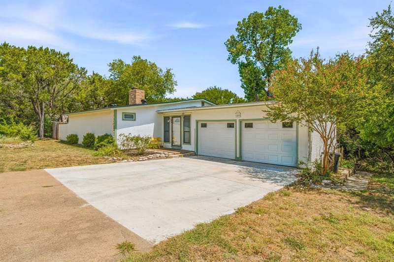 1005 Spanish Trail Drive, Granbury TX 76048 - Photo 2
