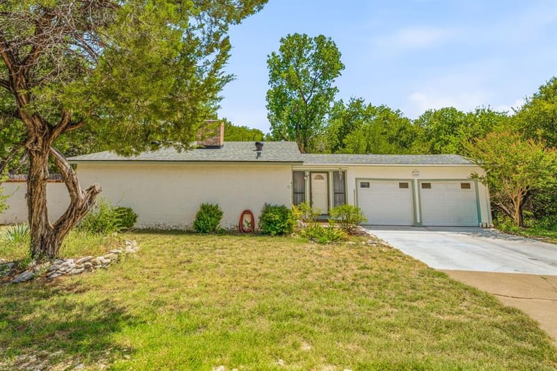 1005 Spanish Trail Drive, Granbury TX 76048 - Photo 3