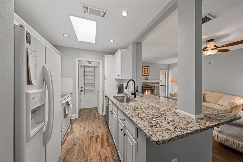 23 Park Lane, Bedford TX 76021 - Photo 12