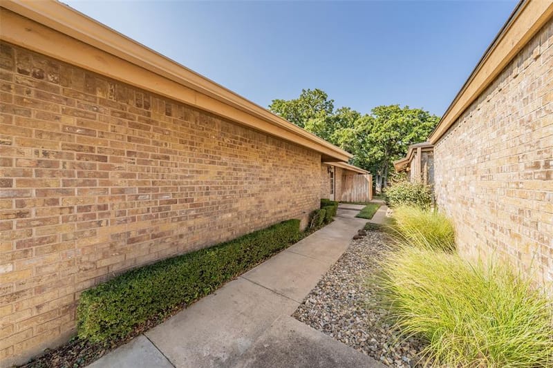 23 Park Lane, Bedford TX 76021 - Photo 4
