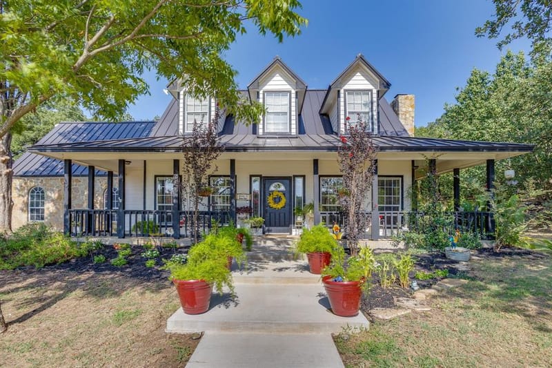 1129 Crazy Horse Trail, Burleson TX 76028