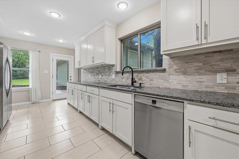 401 N Bailey Avenue, Fort Worth TX 76107 - Photo 13