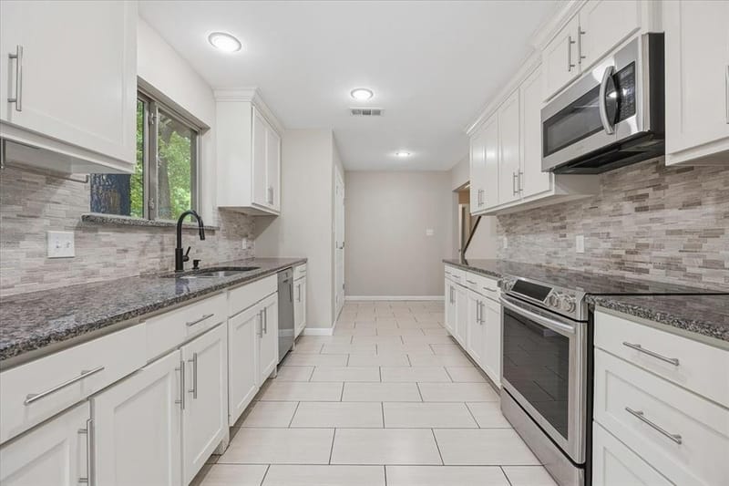 401 N Bailey Avenue, Fort Worth TX 76107 - Photo 12