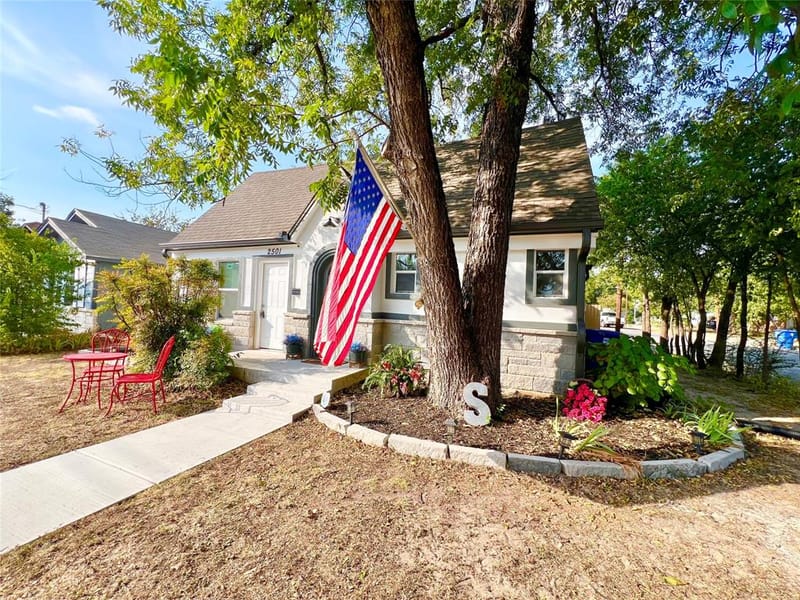 2501 Austin Avenue, Brownwood TX 76801 - Photo 3