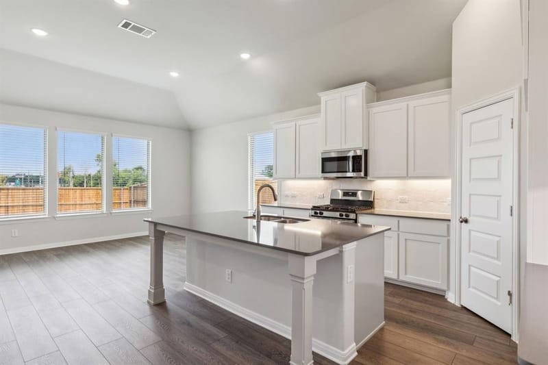724 Metallic Tree Lane, Van Alstyne TX 75495 - Photo 10