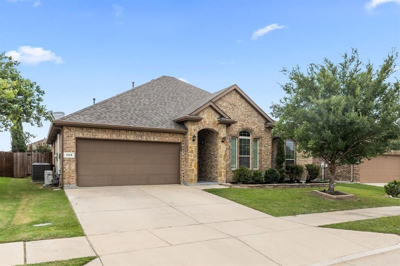 328 Running water Trail, Fort Worth TX 76131 - Photo 2