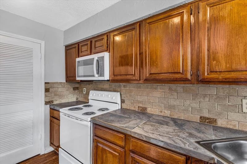 1908 Cloisters Drive # 511, Arlington TX 76011 - Photo 16