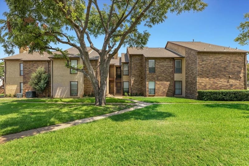 1908 Cloisters Drive # 511, Arlington TX 76011