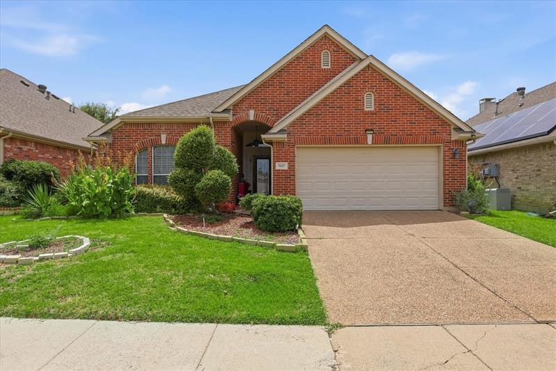 9427 Ponderosa Trail, Irving TX 75063 - Photo 2