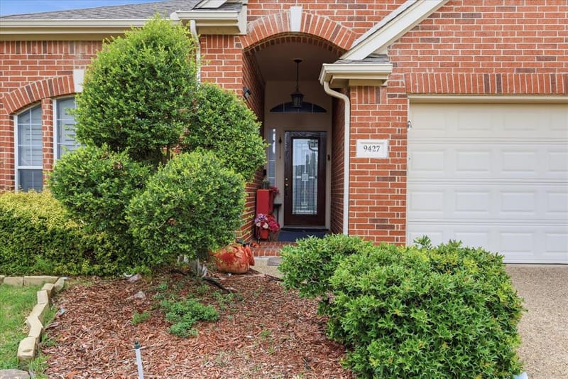 9427 Ponderosa Trail, Irving TX 75063 - Photo 3