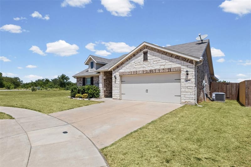 444 Keresley Street, Fort Worth TX 76036 - Photo 2