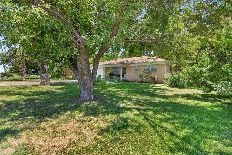 307 Estates Drive, Woodway TX 76712 - Photo 6