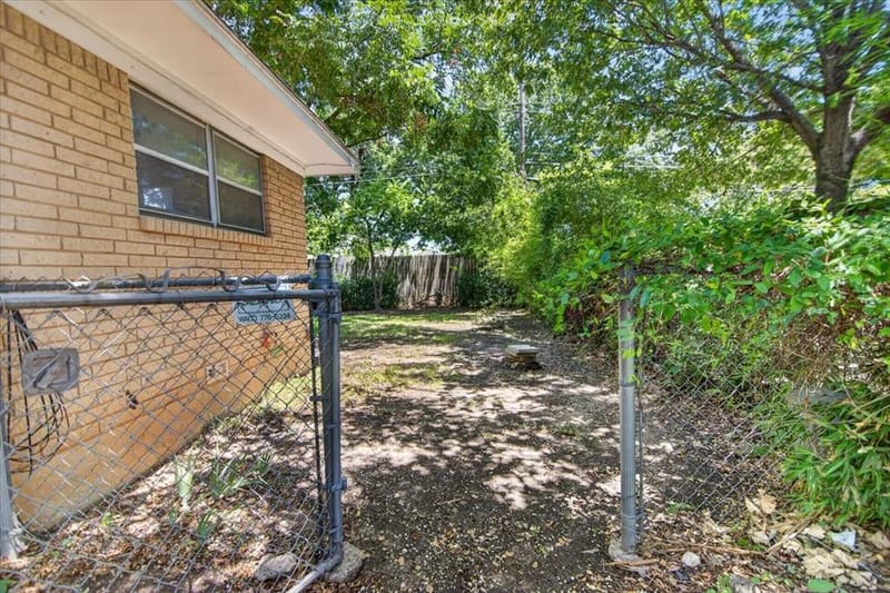 307 Estates Drive, Woodway TX 76712 - Photo 9
