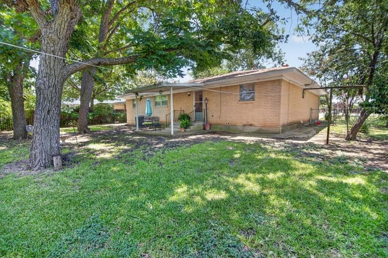 307 Estates Drive, Woodway TX 76712 - Photo 15