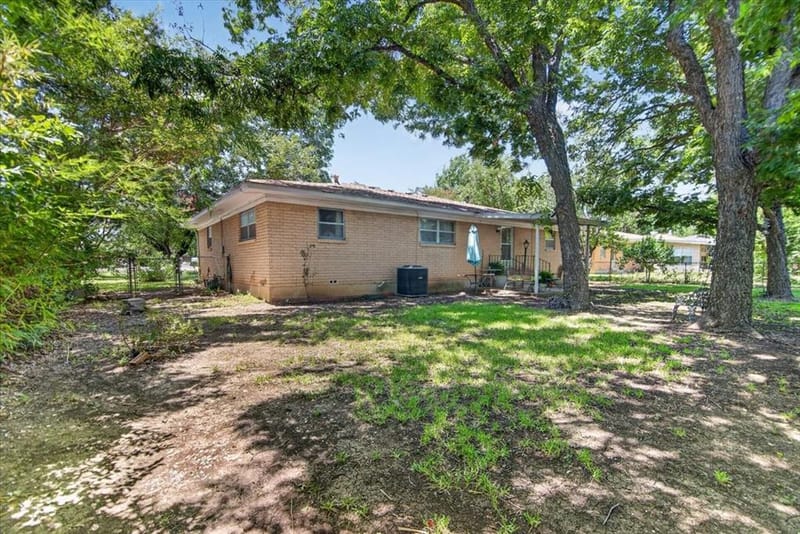 307 Estates Drive, Woodway TX 76712 - Photo 11