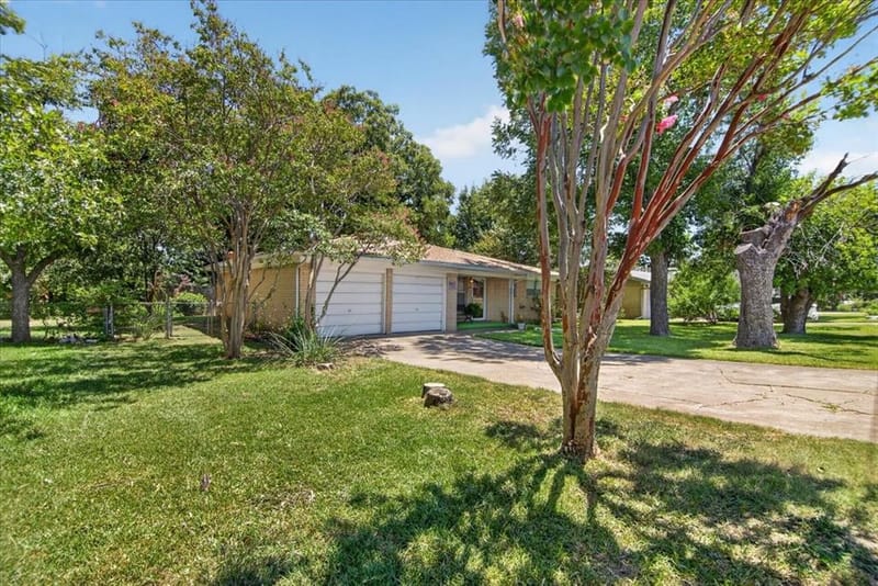 307 Estates Drive, Woodway TX 76712 - Photo 8