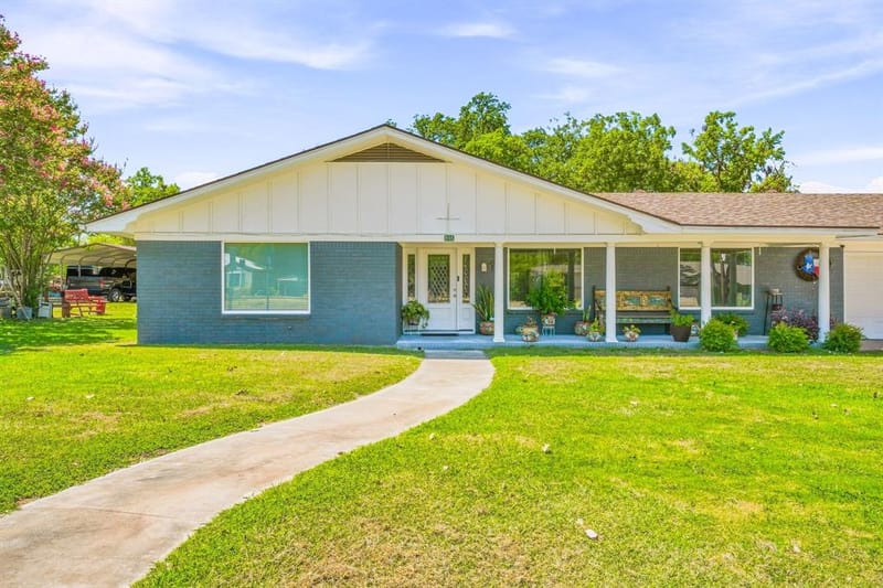 816 S Texas Street, De Leon TX 76444