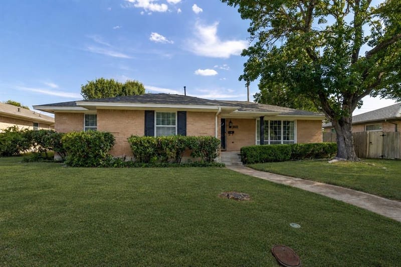 1560 Mapleton Drive, Dallas TX 75228 - Photo 2