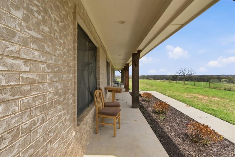 301 Rhoades Lane, Springtown TX 76082 - Photo 2