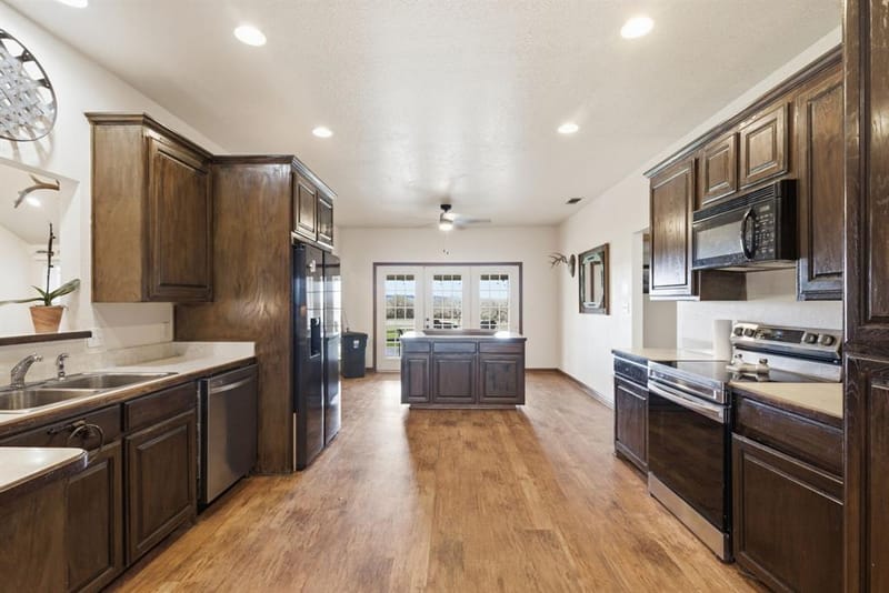 301 Rhoades Lane, Springtown TX 76082 - Photo 7
