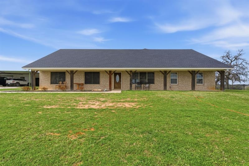 301 Rhoades Lane, Springtown TX 76082 - Photo 3