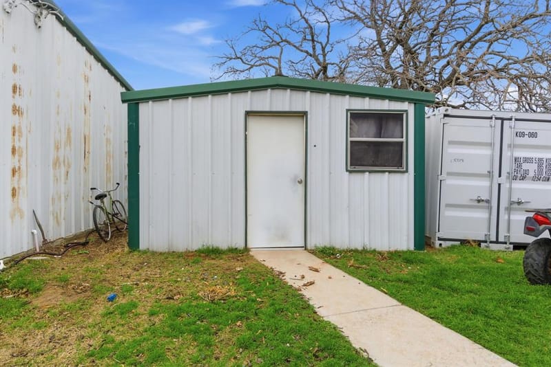 301 Rhoades Lane, Springtown TX 76082 - Photo 32