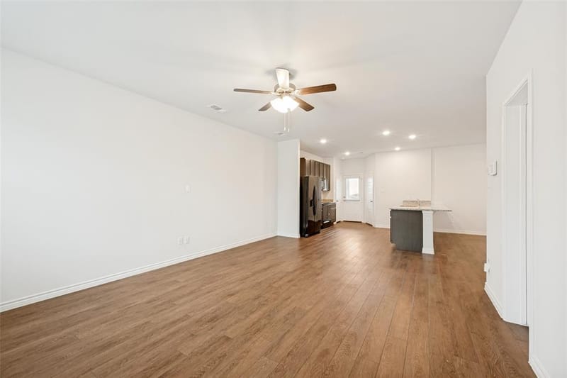 5569 Willamette Drive, Fort Worth TX 76119 - Photo 5