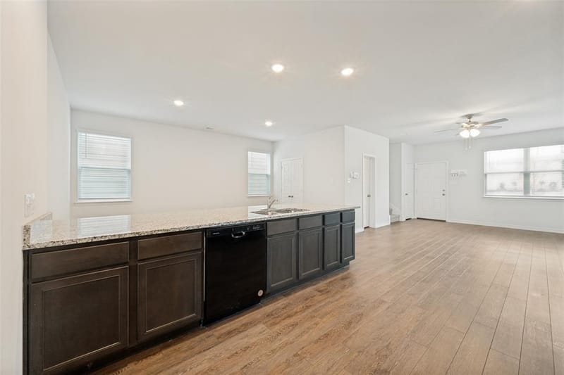 5569 Willamette Drive, Fort Worth TX 76119 - Photo 10