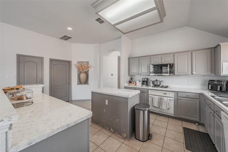 4820 Thames Drive, Grand Prairie TX 75052 - Photo 10