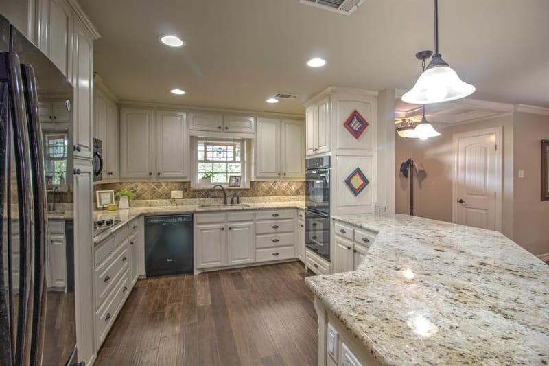 112 Sequoya Drive, Lake Kiowa TX 76240 - Photo 8