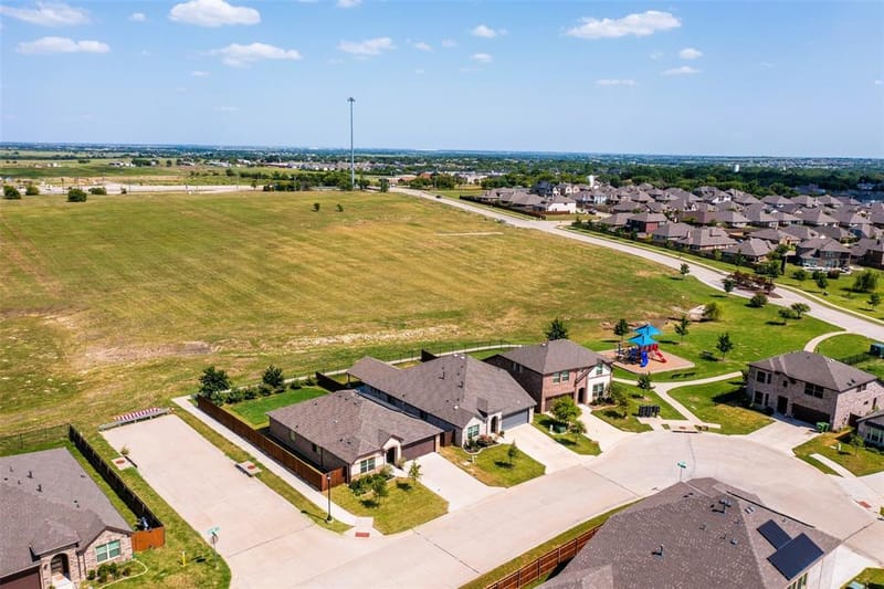 921 Amberwood Drive, Godley TX 76044 - Photo 28