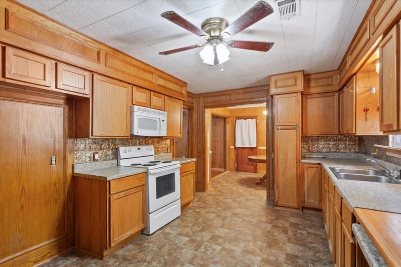 9542 Heritage Parkway, West TX 76691 - Photo 14