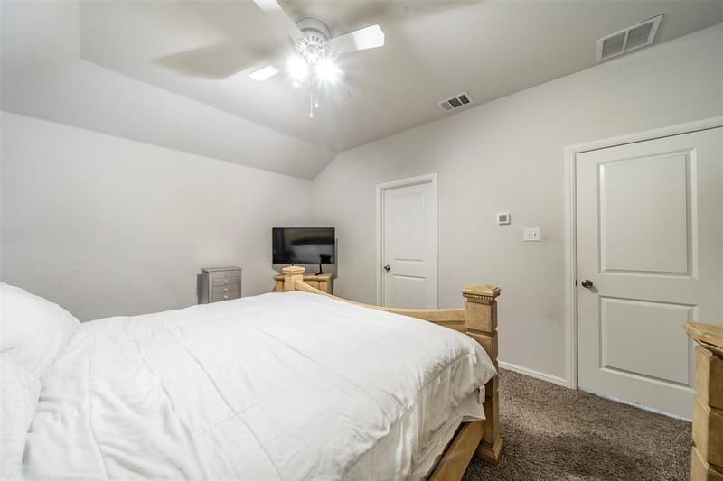 8028 Muddy Creek Drive, Fort Worth TX 76131 - Photo 12