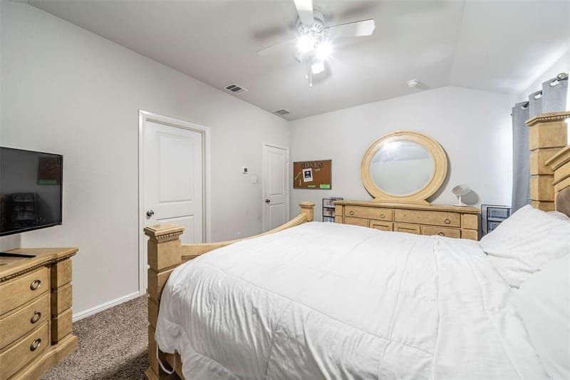 8028 Muddy Creek Drive, Fort Worth TX 76131 - Photo 11