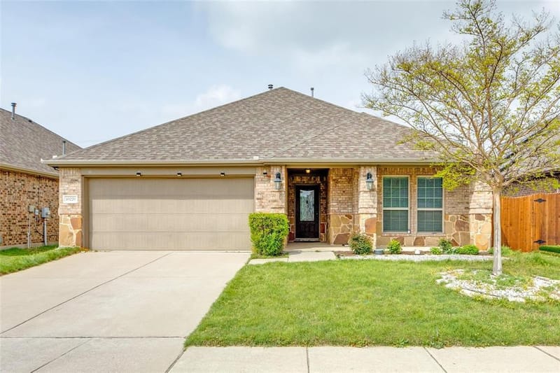 10220 Bennet Drive, McKinney TX 75072 - Photo 2