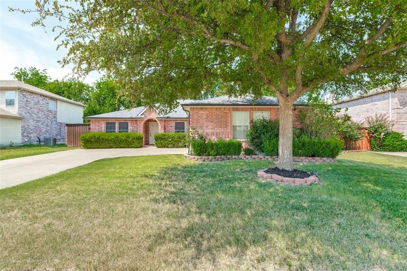 905 Larkspur Drive, Allen TX 75002 - Photo 2