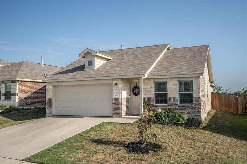 404 Ranchito Pass, Fort Worth TX 76052 - Photo 2