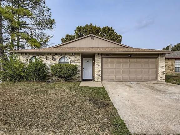 2001 Newbury Drive, Arlington TX 76014 - Photo 2
