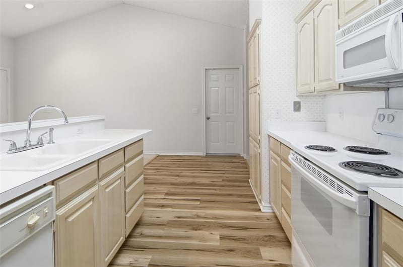 937 Heather Court, Weatherford TX 76086 - Photo 12
