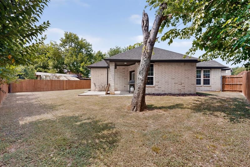 909 Marcellus Court, Arlington TX 76011 - Photo 17