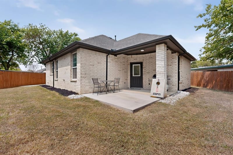 909 Marcellus Court, Arlington TX 76011 - Photo 16