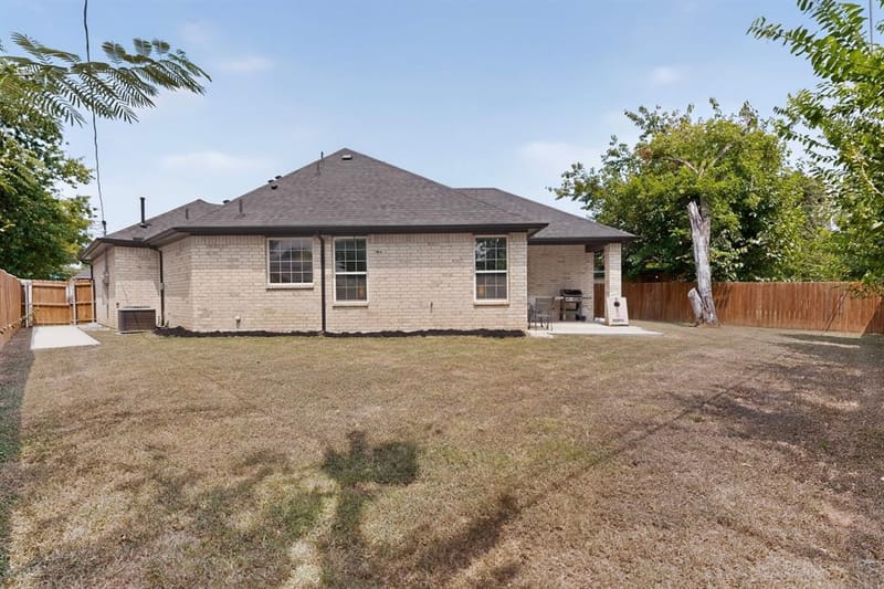 909 Marcellus Court, Arlington TX 76011 - Photo 18