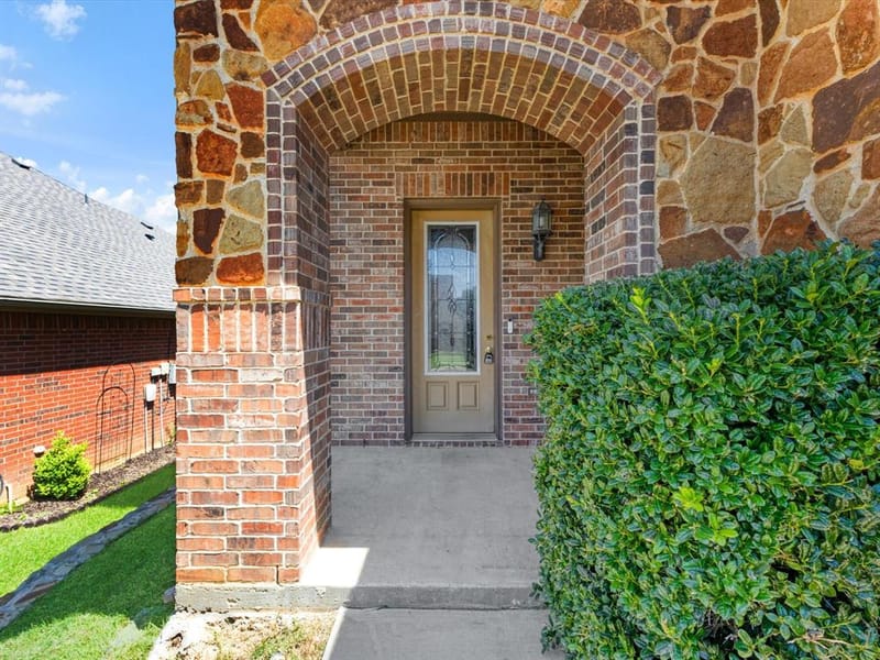 1208 Catherine Lane, Burleson TX 76028 - Photo 5