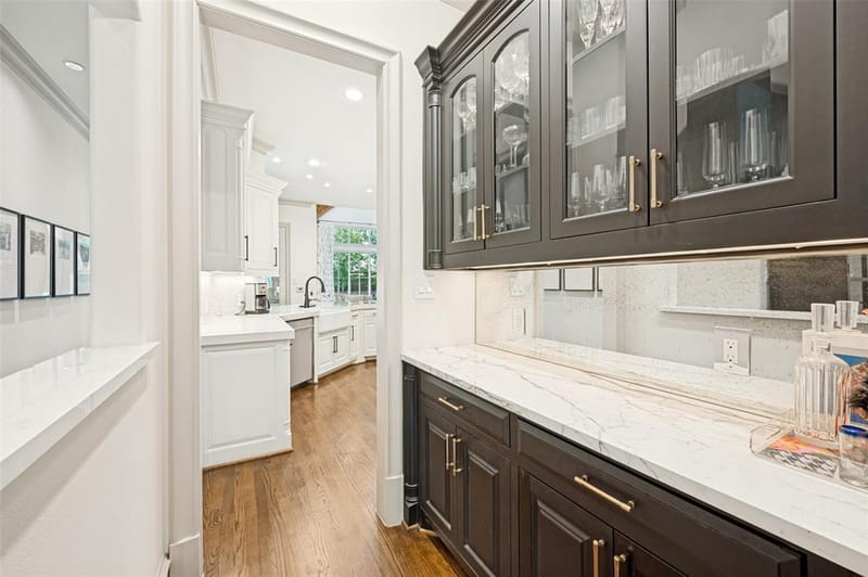 5638 Greenbrier Drive, Dallas TX 75209 - Photo 9