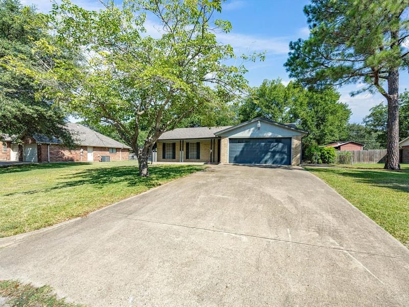 613 Cooper Street, Ennis TX 75119 - Photo 3