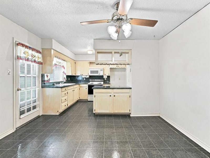 613 Cooper Street, Ennis TX 75119 - Photo 10