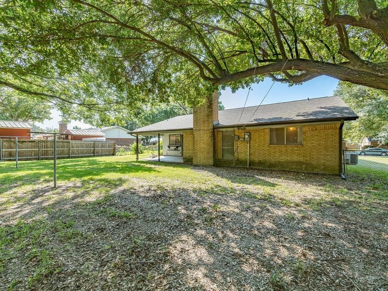 613 Cooper Street, Ennis TX 75119 - Photo 31