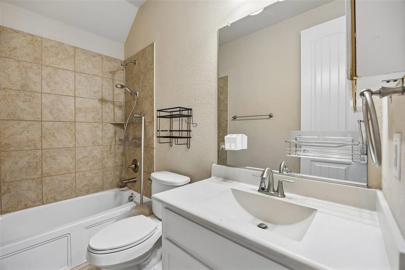 338 Wyndale Drive, Lewisville TX 75056 - Photo 4