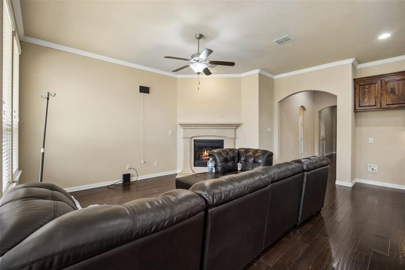 338 Wyndale Drive, Lewisville TX 75056 - Photo 8