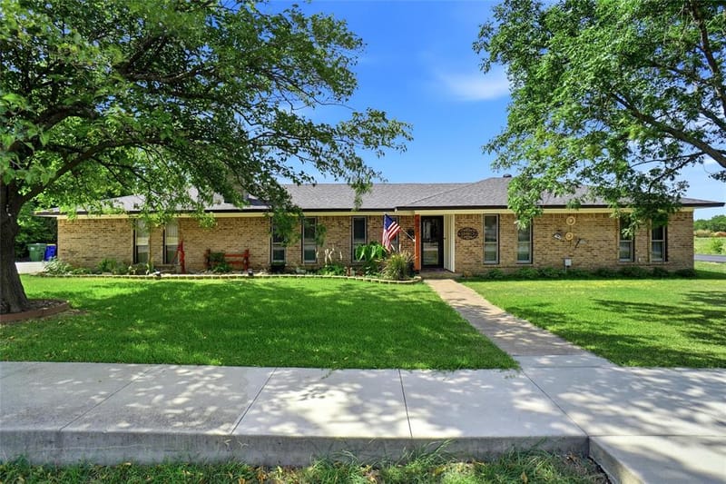 902 Meadowcreek Street, Krum TX 76249